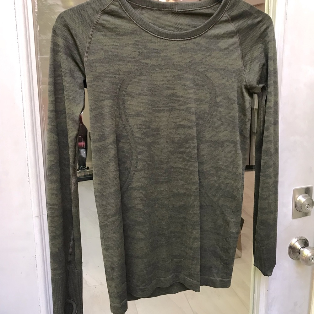 Longe sleeve swiftly. Size 8. Great condition